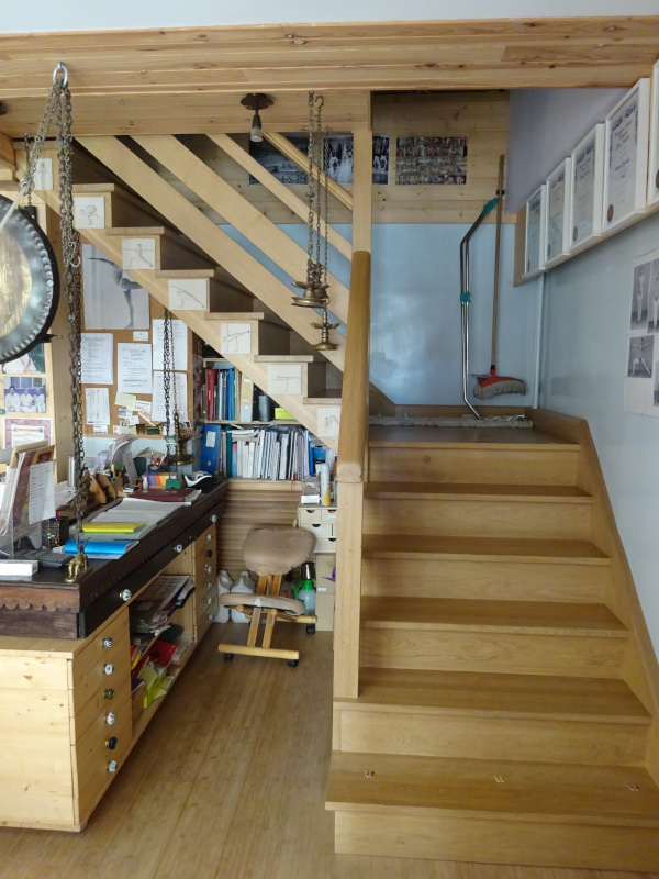 Centre de Yoga Iyengar de Marseille, bureau et escalier