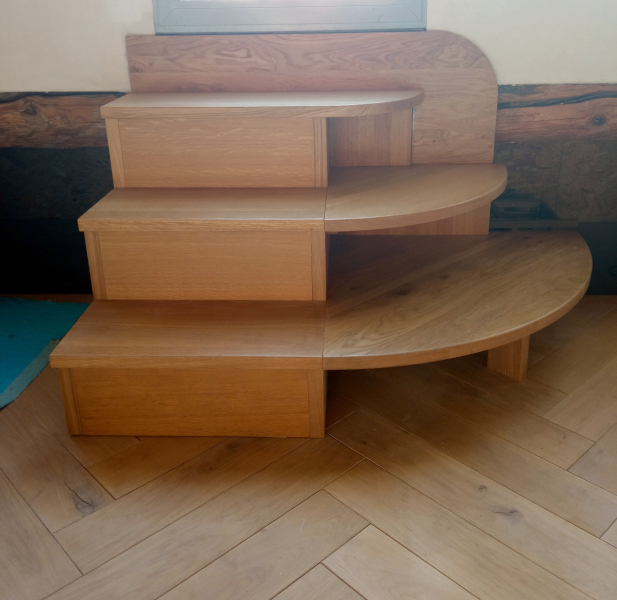 escalier d'accès à une terrasse, chêne verni, sur mesure