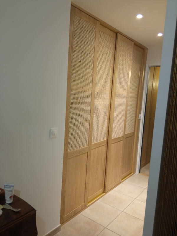 placards coulissants, portes avec cannage tendu