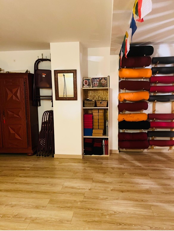 salle de yoga à Barcelonnette, rangements